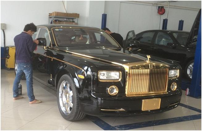 Rolls-Royce Phantom mạ vàng in hình rồng của đại gia đất Mỏ