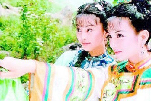 Là bạn thân khi cùng tham gia một khóa học diễn xuất nhưng tình bạn của Triệu Vy và Phạm Băng Băng đã chính thức đắt dấu chấm hết khi cùng tham gia bộ phim truyền hình nổi tiếng Hoàn Châu Cách Cách.