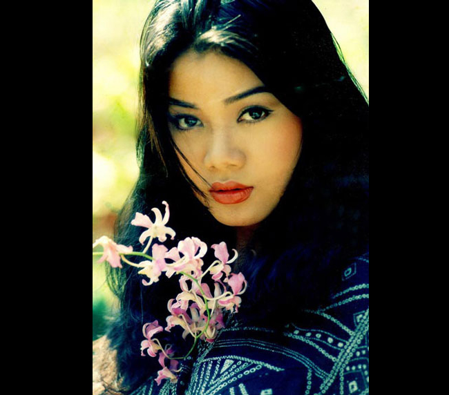 Nữ diễn viên Trương Ngọc Anh chụp năm 1995 dưới góc ảnh của Đoàn Minh Tuấn.