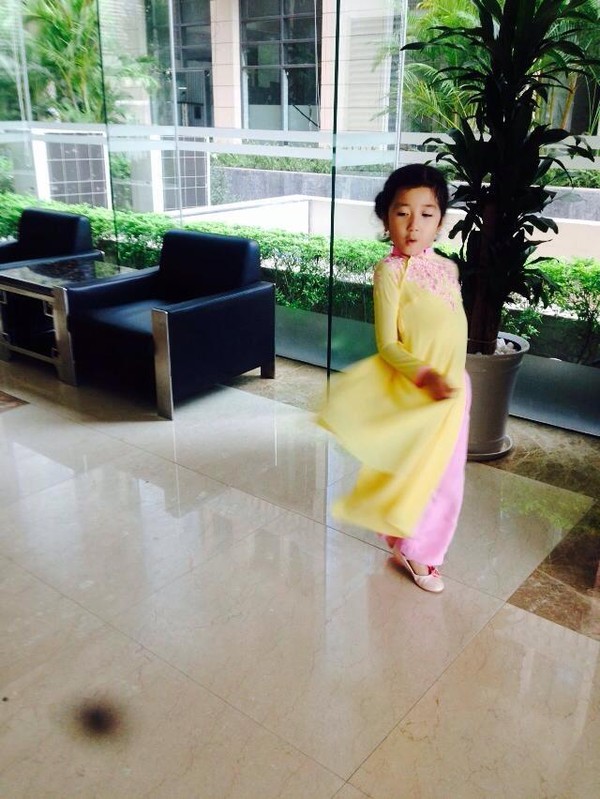 Nguyễn Thị Huyền và con gái hiện đang sống ở Hà Nội. Khánh Linh đã tròn 6 tuổi và đang theo học một trường quốc tế.