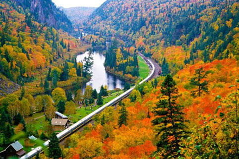 Đến Agawa Canyon (Canada) vào mùa thu, du khách sẽ được chiêm ngưỡng bức tranh thiên nhiên sắc màu đẹp nhất hành tinh.