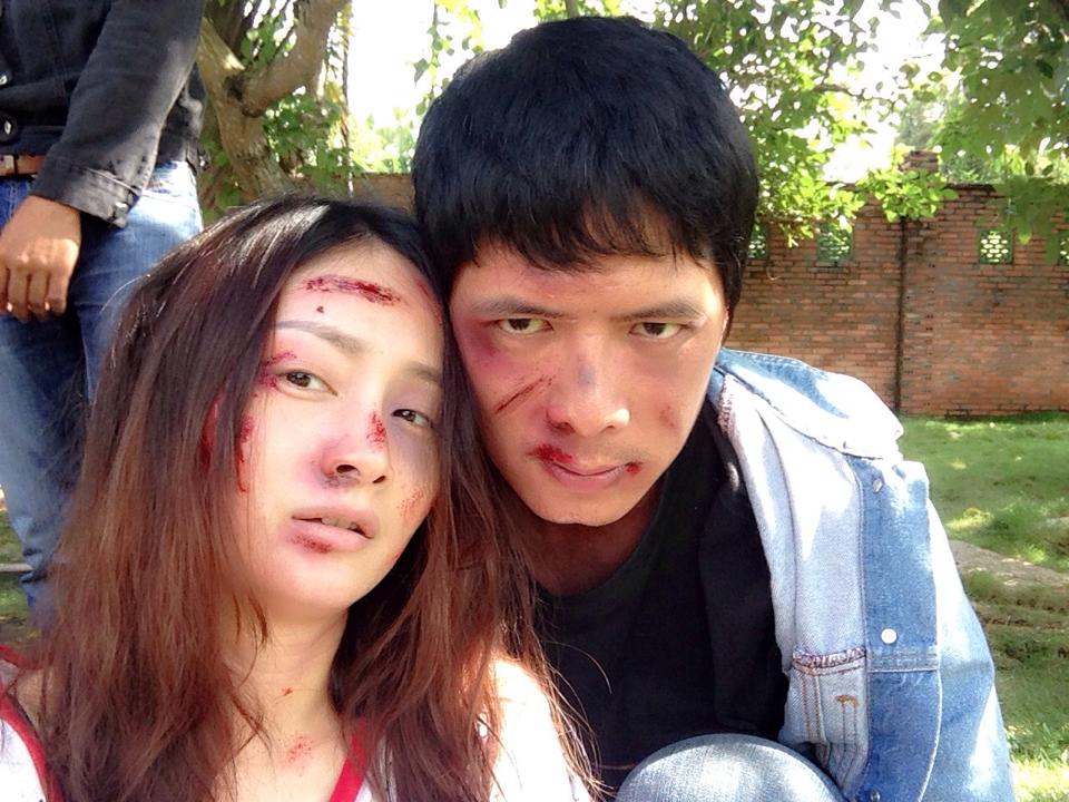Bình Minh và Lan Phương bị đánh bầm dập trong một cảnh quay của phim 'Ông Trùm'.