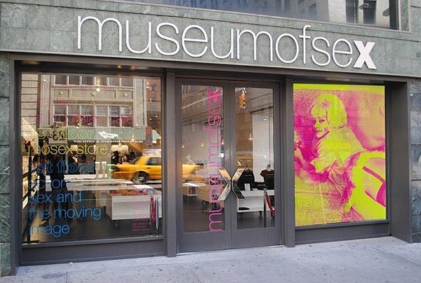 Chính thức ra mắt công chúng từ năm 2002, bảo tàng Sex ở New York, Mỹ, thu hút rất nhiều sự hiếu kì của công chúng. Tại đây trưng bày rất nhiều tác phẩm nghệ thuật về tình dục bao gồm tranh ảnh, trang phục và những hiện vật liên quan tới sex.