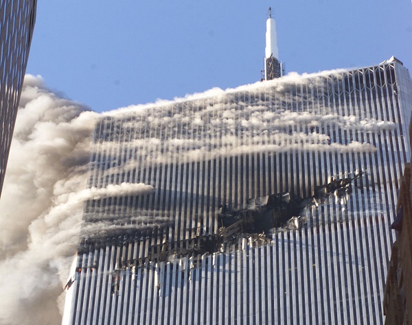 Ngày 11/9/2001, 19 kẻ khủng bố thuộc nhóm Al Qaeda đã cướp 4 máy bay chở khách và tấn công cảm tử vào Tòa tháp đôi WTC ở New York và Lầu Năm Góc - hai biểu tượng của nước Mỹ.