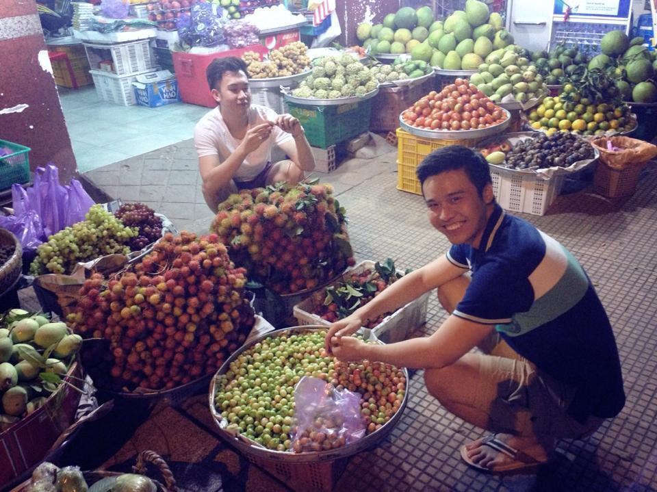 Dương Triệu Vũ khoe kiểu ngồi siêu bá đạo.