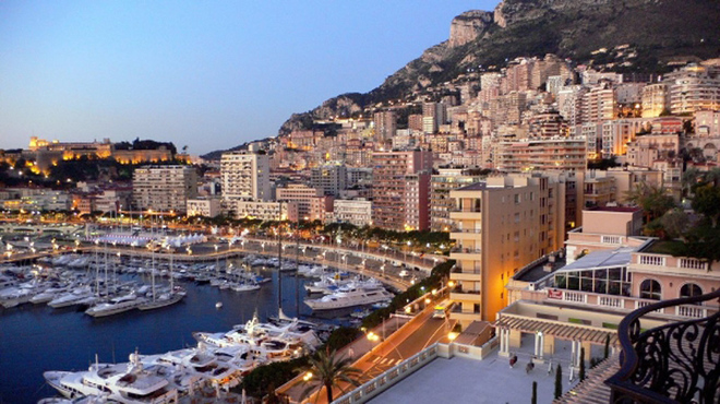 Đại lộ công nương Avenue Princess Grace là con đường sang trọng vào bậc nhất ở công quốc Monaco, giá của mỗi mét vuông lên đến 86.000 USD.