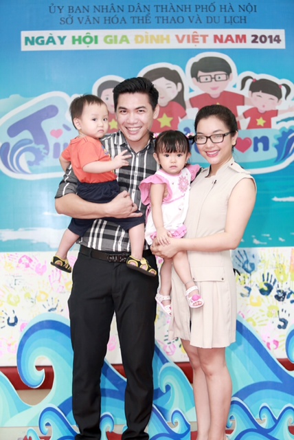 Gia đình hạnh phúc của ca sỹ Sao Mai điểm hẹn Phương Anh.