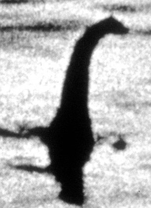 Tin đồn về sự tồn tại của thủy quái này lan rộng khi bức ảnh của Robert Wilson được công bố vào tháng 4/1934, trong đó con vật này được cho là xuất hiện trên mặt hồ với chiếc cổ dài ngóc lên.