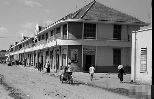 Đến năm 1956, tên gọi kép Sài Gòn - Chợ Lớn bị bãi bỏ. Toàn bộ khu vực Chợ Lớn chính thức thuộc về đô thành Sài Gòn.