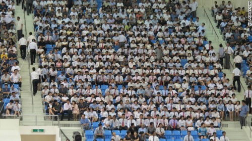 Khán giả tập trung đông tại sân vận động ở Bình Nhưỡng và tỏ hào hứng trước khi giải đấu mở màn.