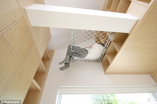 Căn hộ được thiết kế với nhiều không gian nhỏ để nghỉ ngơi trên gác lửng.
