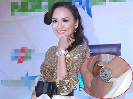 Không chịu kém cạnh các đàn chị, Diễm Hương cũng vừa sắm cho mình chiếc đồng hồ mà theo như đồn đoán, nó có giá gần 5 tỷ đồng.