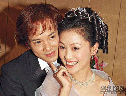 Cả hai làm đám cưới vào năm 2000 sau khoảng 8 năm yêu nhau. Đám cưới của nàng Chúc Anh Đài và Mã Văn Tài ngoài đời thực.