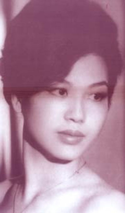 Hoa hậu đầu tiên (1955) của Việt Nam Thu Trang (tên thật là Công Thị Nghĩa). Sinh năm 1932, quê gốc tại Hà Nội, học xong bậc tiểu học, bà Nghĩa theo gia đình vào Sài Gòn sinh sống.
