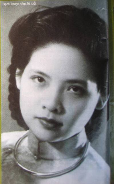 Bà Bạch Thược sinh năm 1935, là một trong những nhan sắc nức tiếng ở phố cổ Hà Nội thuở bấy giờ.