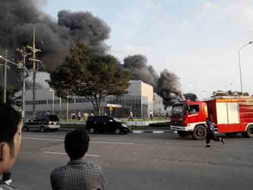 Hiện tại, đám cháy đã được khống chế để không cháy lan ra các khu vực xung quanh. Tuy nhiên, bên trong khuôn viên công ty Sakata inx vẫn phát ra nhiều tiếng nổ lớn.