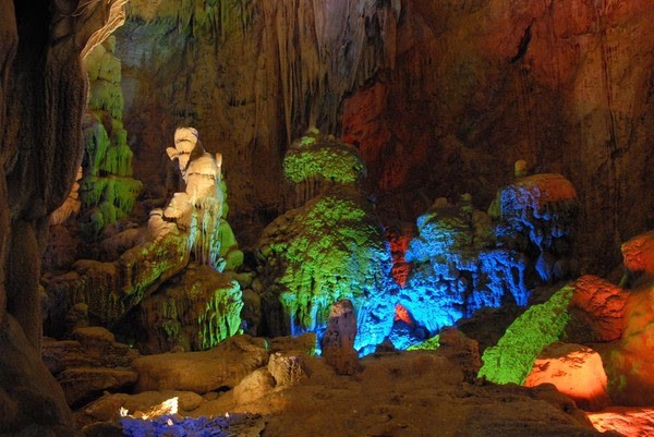 Thuộc vùng núi đá vôi Kẻ Bàng, tỉnh Quảng Bình, động Phong Nha được coi là 'Thiên Nam đệ nhất động' của Việt Nam.
