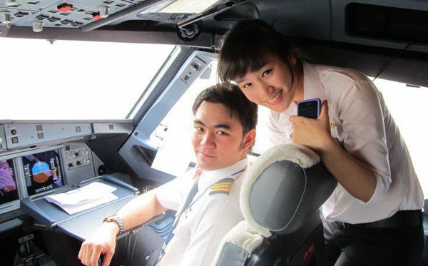 Trang Nhung kết hôn năm 24 tuổi với người bạn học, cũng là phi công. Hiện tại vợ chồng Trang Nhung đã có một con trai 17 tháng tuổi.