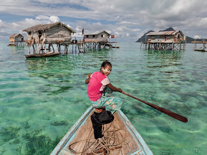 Những người Bajau, Malaysia sống phụ thuộc vào những gì họ tìm được từ dưới biển.