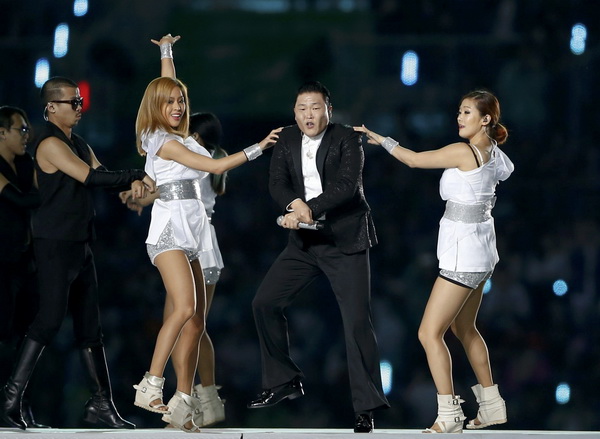 Màn trình diễn bài hát nổi tiếng Gangnam Style của Psy đã kết thúc Lễ khai mạc.