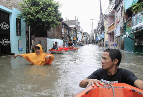 Hàng nghìn người dân thủ đô và các vùng lân cận đã phải sơ tán khi cơn bão Fung-Wong quét qua nước này.