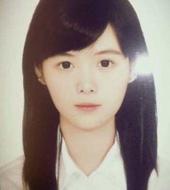 Ảnh thẻ của cô gái có nickname Na Miu Nguyen (Nguyễn Thị Phương Ngân) được lan truyền rộng rãi trên mạng, thời điểm ấy, Ngân đang học cấp 2 tại trường THCS ở quận Hóc Môn, TP.HCM.