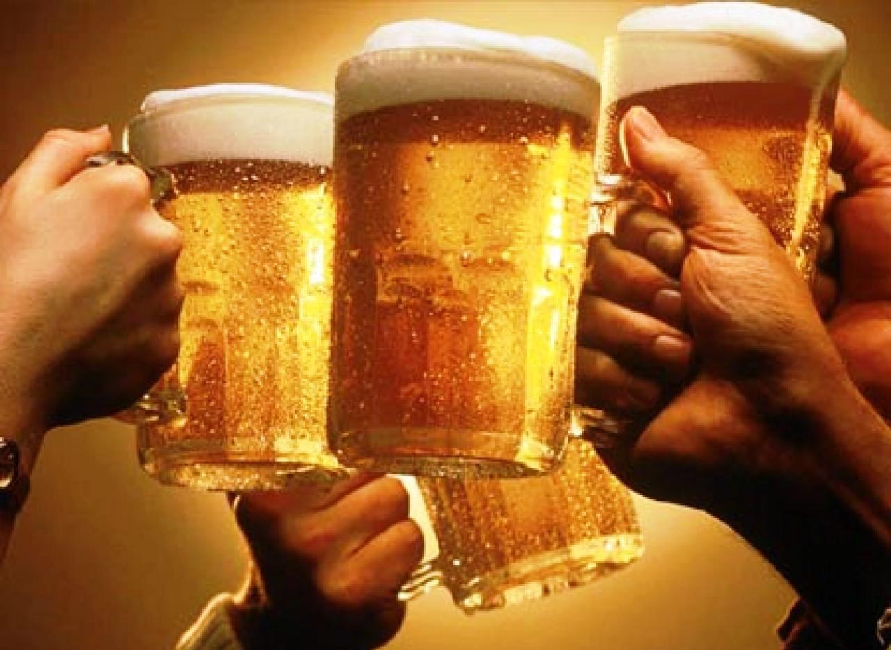Không uống rượu, bia với nước có ga: Khi uống rượu, bia chung với nước có ga sẽ làm cho cồn nhanh chóng lan tỏa khắp toàn thân, đồng thời sản sinh ra lượng lớn CO2 gây nguy hại cho gan, thận và dạ dày, đường ruột.
