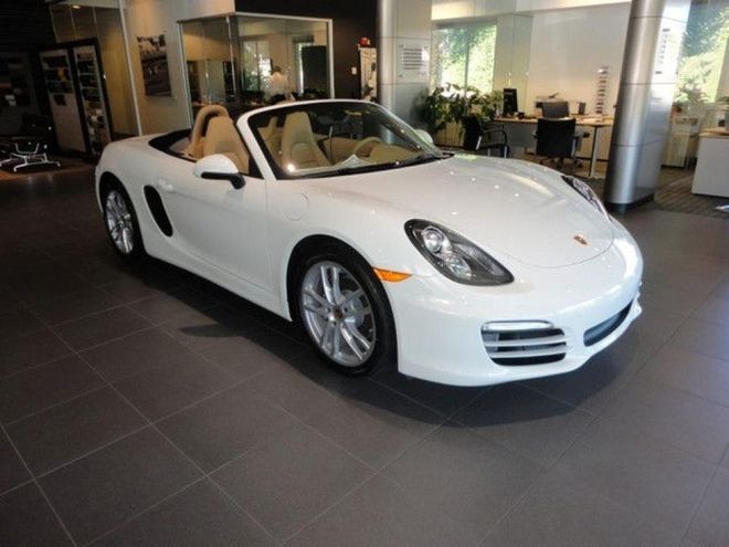 hiếc xe Porsche 911 màu trắng được Huyền Baby đăng trên trang cá nhân.