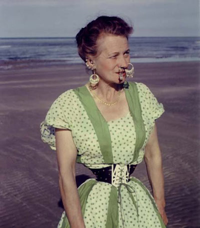Theo lịch sử ghi lại, người có vòng eo nhỏ nhất thế giới là bà Ethel Granger (1905 - 1982) ở Cambridgeshire, Anh.