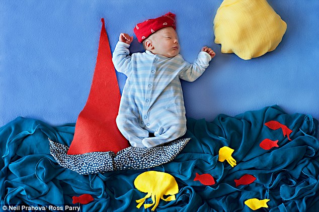 Nhiếp ảnh gia 34 tuổi thường chụp các bé yêu trong thời kỳ từ 3-10 ngày tuổi, vì khi đó các thiên thần nhỏ ngủ rất nhiều.