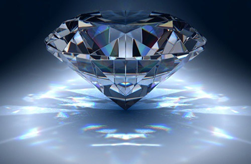 Trong công nghiệp người ta dùng kim cương để làm các loại dao cắt và đánh bóng các loại kim loại. Đặc biệt, kim cương được sử dụng như một món đồ trang sức và đã được con người khai thác từ rất lâu trong tự nhiên.