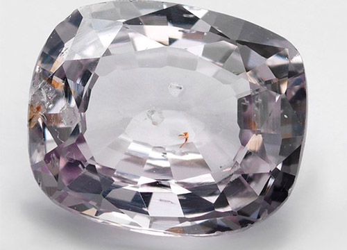 Taaffeite được cho là loại đá quý khan hiếm hơn kim cương một triệu lần. Nó có giá khoảng 53 - 424 triệu VND/g.