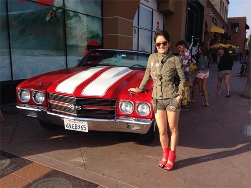 Cách đây vài tháng, Nữ ca sỹ sĩ Hồng Nhung tậu thêm chiếc siêu xe màu đỏ rất sang trọng và hợp với phong cách của cô.