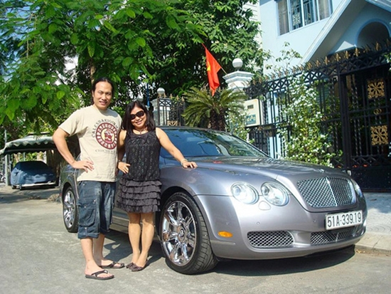 Siêu xe Bentley thuộc dòng bentley Flying spur speed có giá đăng kí sau thuế ở Việt Nam lên đến 12 tỷ đồng của đại gia đất phố núi Tuyên Quang.