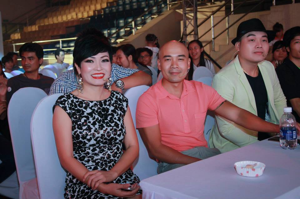 Phương Thanh điệu đà tham gia một sự kiện cùng bạn.