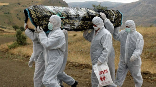 Các đội chôn cất quá tải vì số người chết do Ebola liên tục gia tăng.