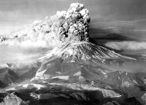 Vụ phun trào của núi lửa St Helens diễn ra ngày 18/5/1980 khiến 57 người chết được đánh giá là thảm họa núi lửa thảm khốc nhất trong lịch sử nước Mỹ.