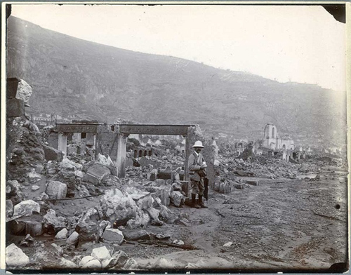 Sau khi hầu hết thành phố St. Pierre bị hủy diệt, Pelée ngủ yên trong vài tháng. Song chẳng bao lâu sau các nhà địa chất phát hiện một hồ dung nham ngầm dâng lên độ cao 300m từ đáy miệng núi lửa.