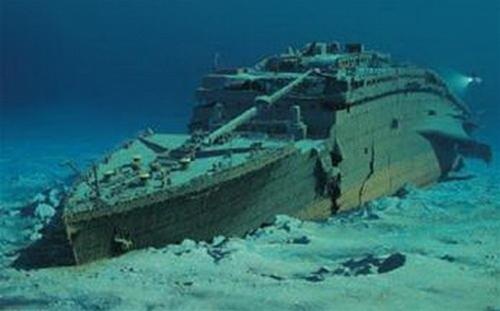 Titanic chìm vài giờ sau đó ở vùng biển phía bắc Đại Tây Dương cùng hơn 1.500 người. Phải tới năm 1985, người ta mới phát hiện vị trí Titanic yên nghỉ.