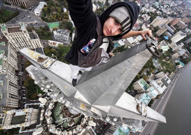 Trào lưu mạo hiểm, khám phá các tòa nhà cao nhất thế giới khiến giới trẻ vô cùng thích thú.