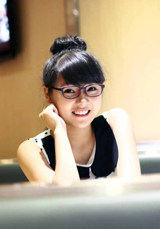 Nữ sinh gây chú ý này tên là Nguyễn Thi Phương, sinh ngày 18/10/1994, hiện đang là sinh viên năm 3, ngành Ngôn ngữ Anh, trường Đại học Tôn Đức Thắng (TP.HCM).
