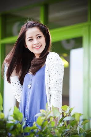 Chi Pu tên thật là Nguyễn Thuỳ Chi. Cô sinh năm 1993, tại Hà Nội, sở hữu chiều cao 1m63.