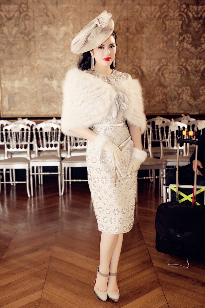 Trong khuôn khổ tuần lễ thời trang Haute Couture Paris 2014, Lý Nhã Kỳ cũng thu hút sự chú ý khi xuất hiện trong show diễn của thương hiệu thời trang danh tiếng Alexis Mabille.
