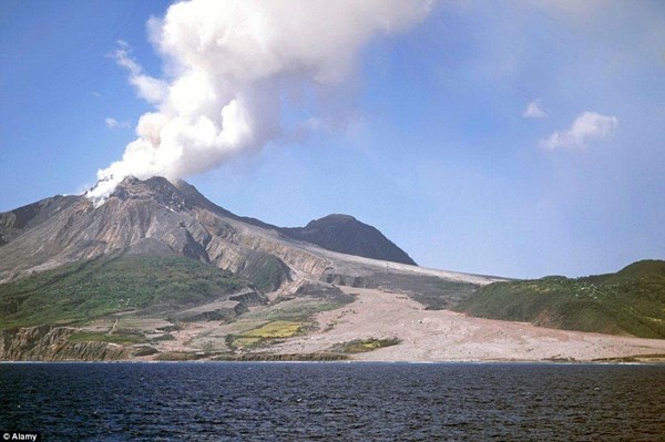 Lãnh thổ Montserrat (6.500 du khách) là một thiên đường thu hút du khách quốc tế đổ về trong những ngày nghỉ lễ, nhưng không bao giờ phục hồi hẳn sau hàng loạt những thảm họa do thiên nhiên gây ra.