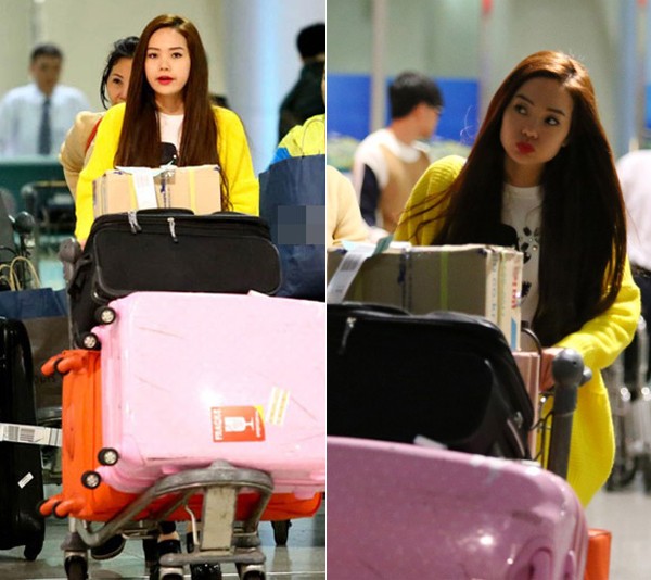Nữ diễn viên Minh Hằng chật vật với các vali  đồ sau chuyến lưu diễn nước ngoài.