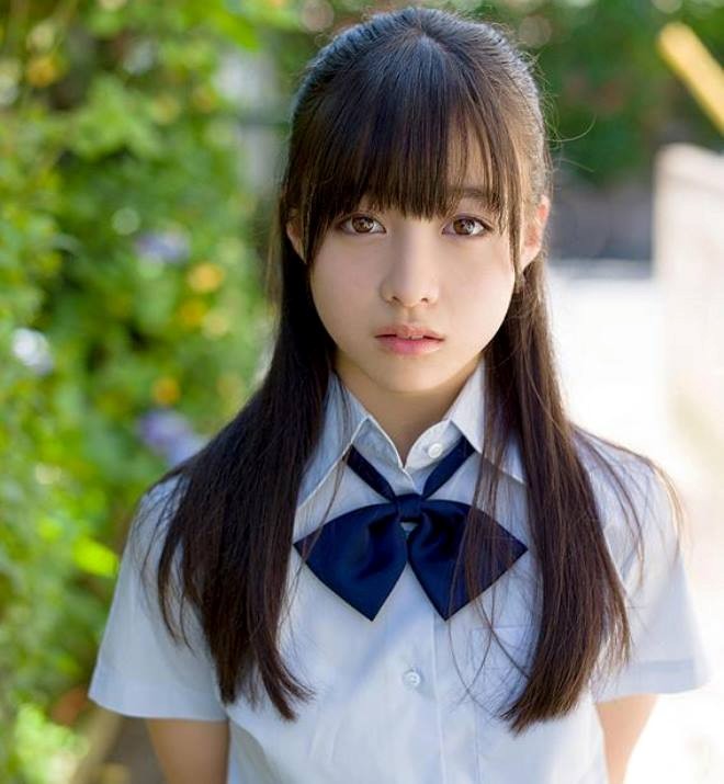 Mới đây, cộng đồng mạng không ngừng chia sẻ những hình ảnh về một nữ sinh Nhật Bản sở hữu gương mặt xinh xắn.