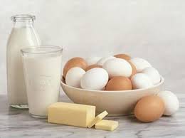 Xương răng cũng được bảo vệ vững chắc nhờ tác dụng của vitamin D có trong thành phần của các  sản phẩm được làm từ sữa đậu nành, trứng..