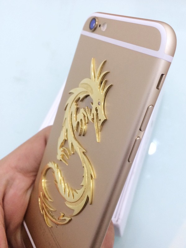 IPhone 6 phiên bản rồng sẽ được xếp vào hàng những chiếc smartphone đắt nhất trên thị trường vì  được  'ốp' vàng lên thân sau của sản phẩm này.