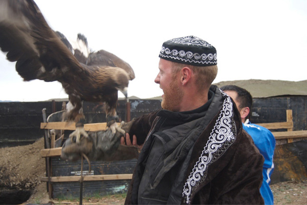 Hiện nay, duy nhất bộ tộc Kazakh còn duy trì, bảo tồn được truyền thống thuần hóa đại bàng để săn thú.