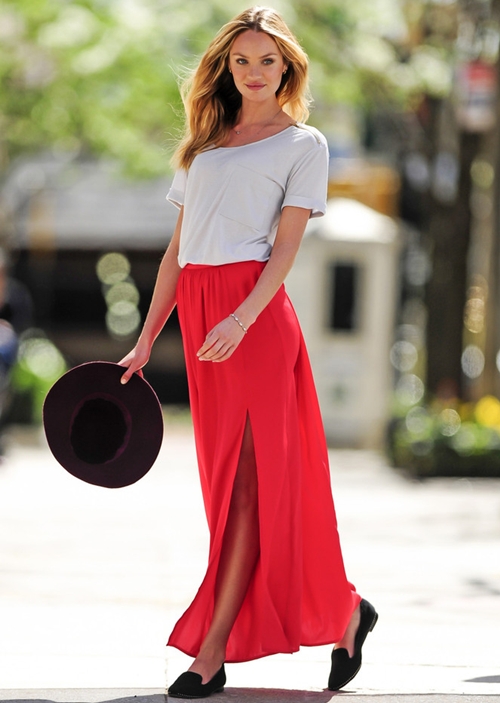 Không chỉ mê hoặc mọi ánh nhìn trong những bộ đồ lót siêu sexy, người mẫu Candice Swanepoel còn khiến tín đồ thời trang ngây ngất vì style dạo phố đơn giản, phóng khoáng mà quyến rũ.